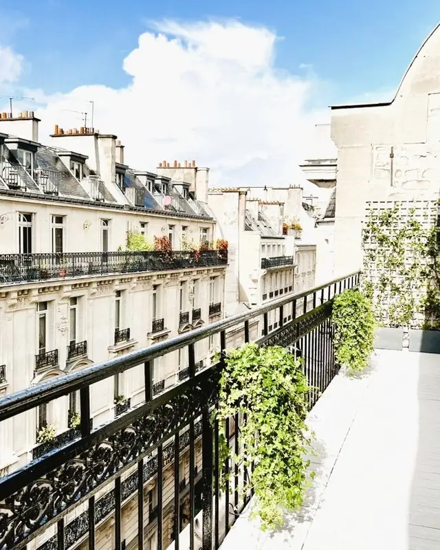Vue depuis le cabinet sur les toits du 9e arrondissement de Paris